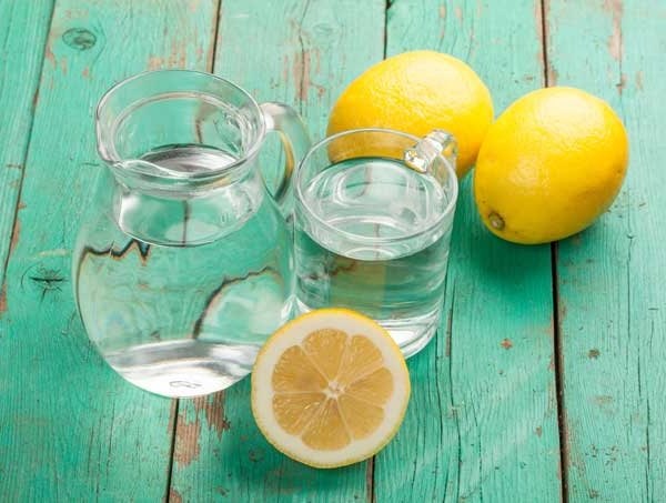 10 ways in which lemon water rocks the health and beauty stakes!