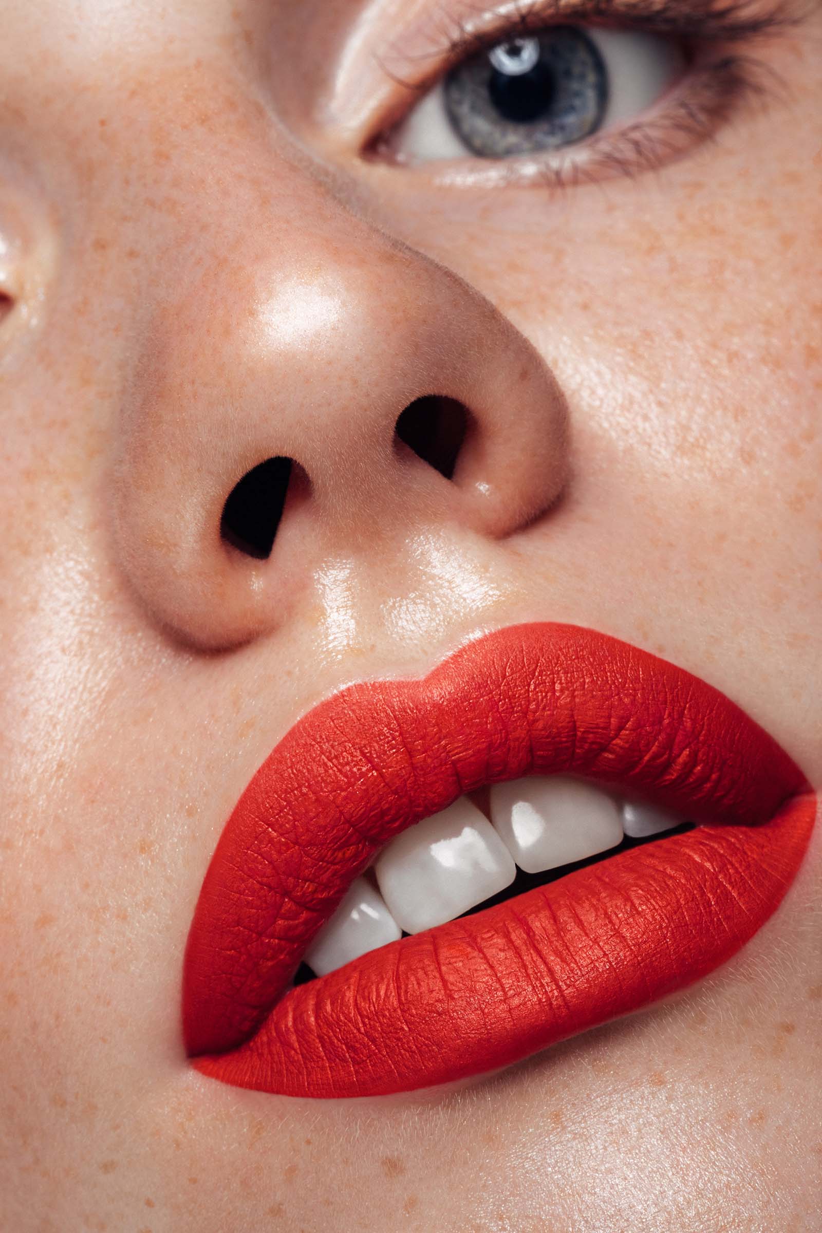 how to apply matte lipstick