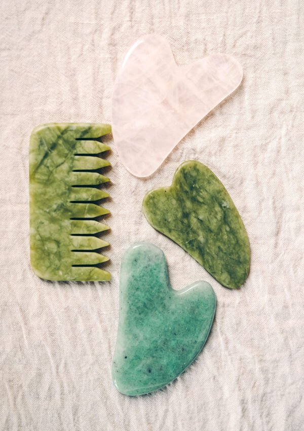 Revealing the magic of jade combs: Transform your hair (and well being!)